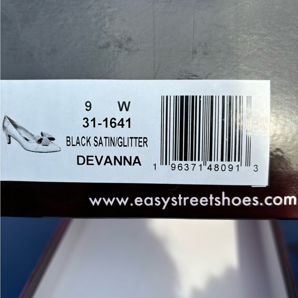 Easy Street black heals - Picture 2 of 2